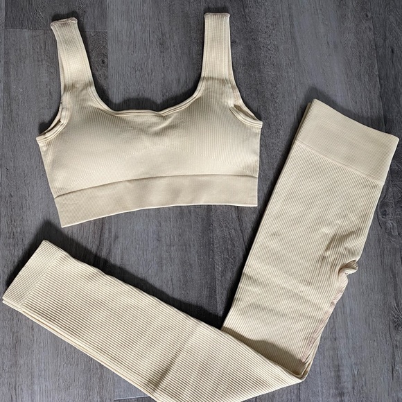 Ribbed Set - Picture 2 of 7